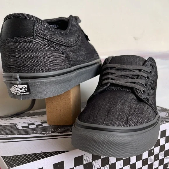 Vans Men’s Skate Chukka Low
Black/Grey/Denim
VN0A4BX45BR
Sneakers - Picture 12 of 16